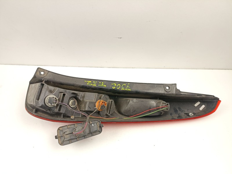 Recambio de piloto trasero izquierdo para ford fiesta 1.4 td referencia OEM IAM 6S6113405A  