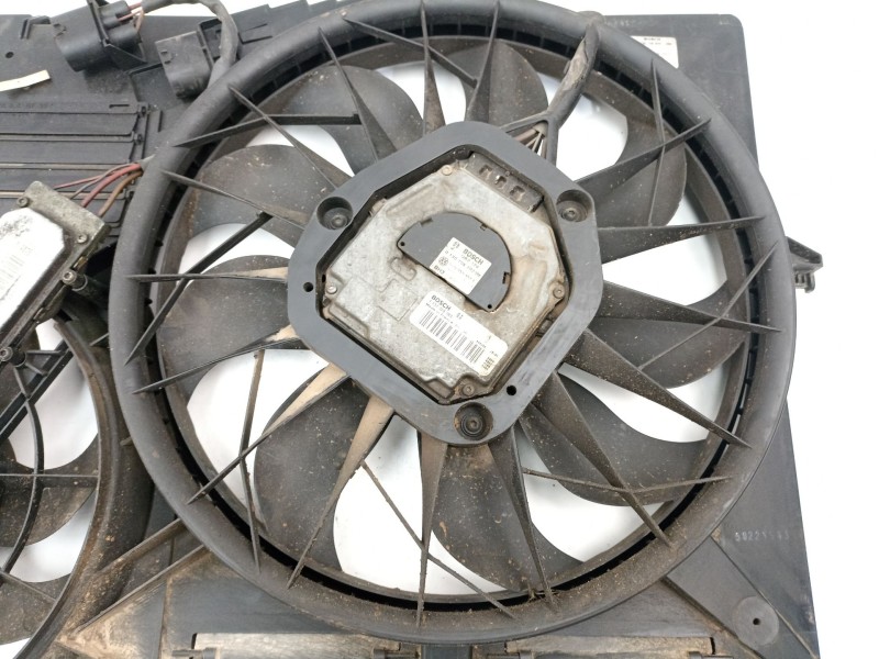 Recambio de electroventilador para volkswagen touareg (7la, 7l6, 7l7) 5.0 v10 tdi referencia OEM IAM 7L0121203G 0130706809 