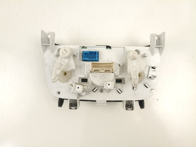 Recambio de mandos calefaccion aire para fiat punto 1.3 td referencia OEM IAM 77365668  