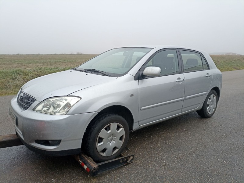 toyota corolla (_e12_) del año 2002