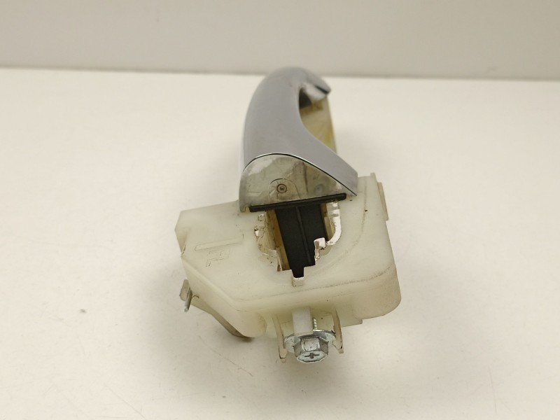 Recambio de manilla delantera izquierda para kia carens iv 1.7 crdi referencia OEM IAM 82655A4000  