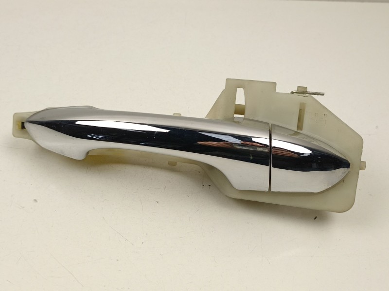 Recambio de manilla delantera derecha para kia carens iv 1.7 crdi referencia OEM IAM 82665A4000  