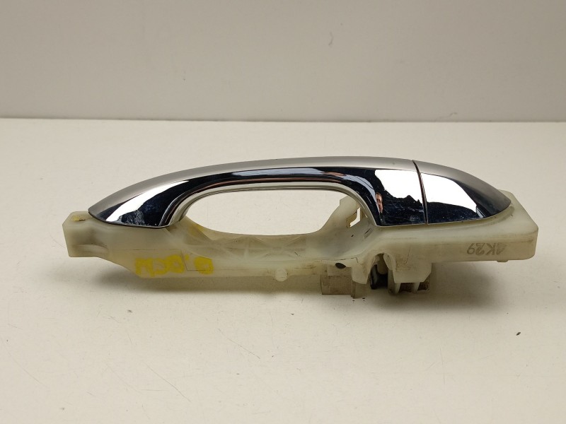 Recambio de manilla delantera derecha para kia carens iv 1.7 crdi referencia OEM IAM 82665A4000  