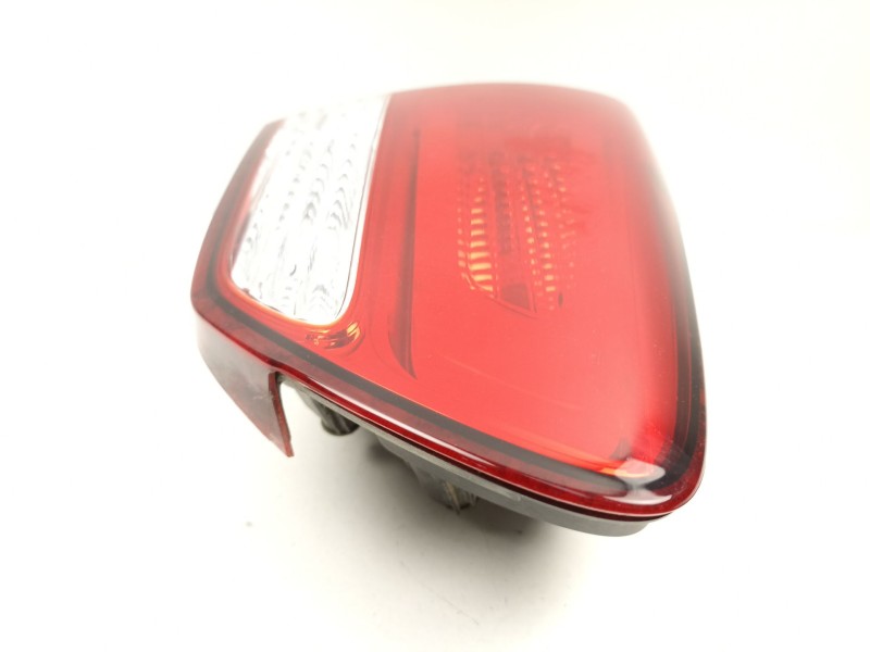 Recambio de piloto porton izquierdo para kia carens iv 1.7 crdi referencia OEM IAM 92403A4010  