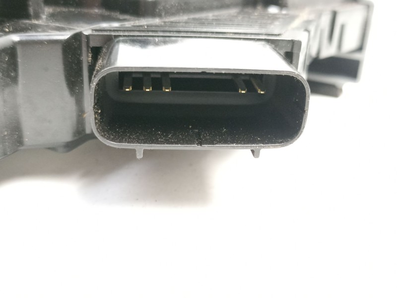 Recambio de cerradura puerta trasera derecha para kia carens iv 1.7 crdi referencia OEM IAM 81420A4030  