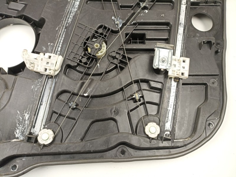 Recambio de elevalunas delantero izquierdo para kia carens iv 1.7 crdi referencia OEM IAM 82450A4010  