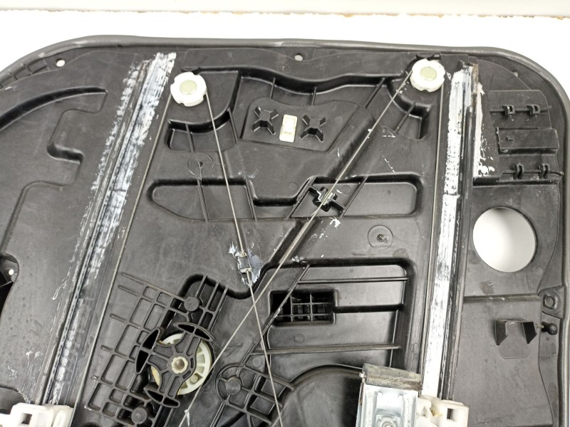 Recambio de elevalunas delantero izquierdo para kia carens iv 1.7 crdi referencia OEM IAM 82450A4010  