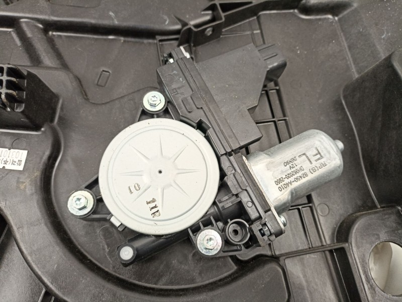 Recambio de elevalunas delantero izquierdo para kia carens iv 1.7 crdi referencia OEM IAM 82450A4010  