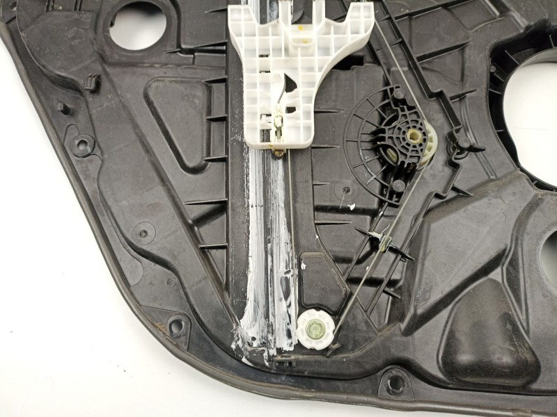 Recambio de elevalunas trasero derecho para kia carens iv 1.7 crdi referencia OEM IAM 83460A4010  