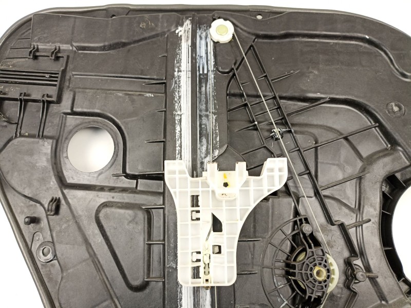 Recambio de elevalunas trasero derecho para kia carens iv 1.7 crdi referencia OEM IAM 83460A4010  