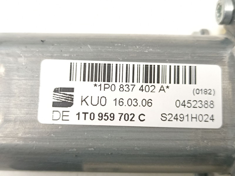Recambio de elevalunas delantero derecho para seat leon (1p1) 2.0 tdi 16v referencia OEM IAM 1P0837402A  1K0959792H