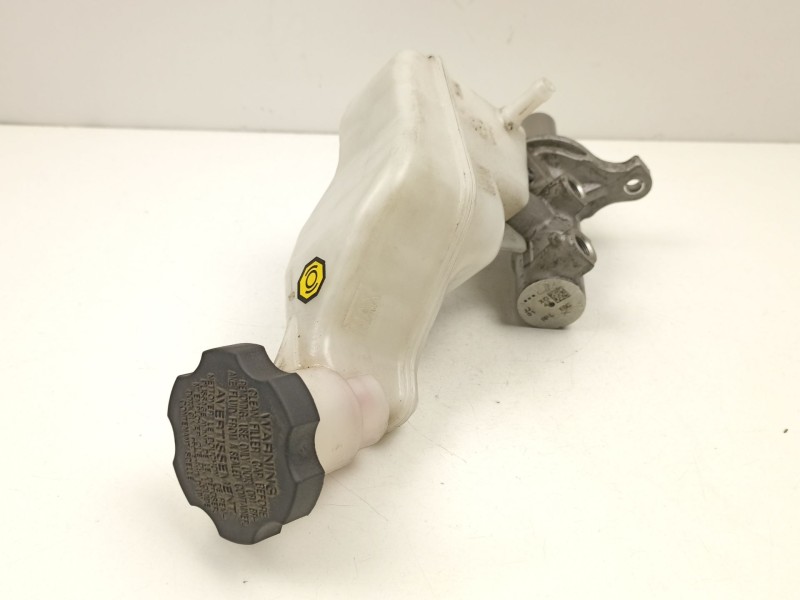 Recambio de bomba de freno para kia carens iv 1.7 crdi referencia OEM IAM 58510A4800  