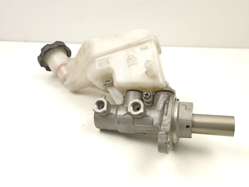 Recambio de bomba de freno para kia carens iv 1.7 crdi referencia OEM IAM 58510A4800  