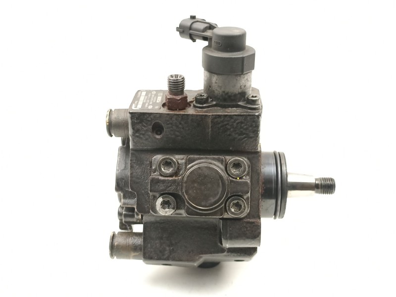 Recambio de bomba inyectora diesel para kia carens iv 1.7 crdi referencia OEM IAM 331002A420 0445010206 