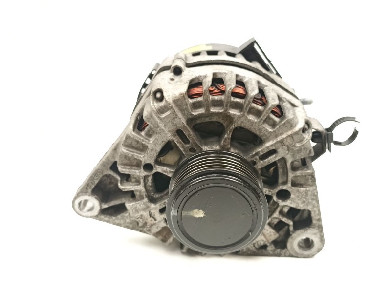 Recambio de alternador para kia carens iv 1.7 crdi referencia OEM IAM 373002A850 2611067 