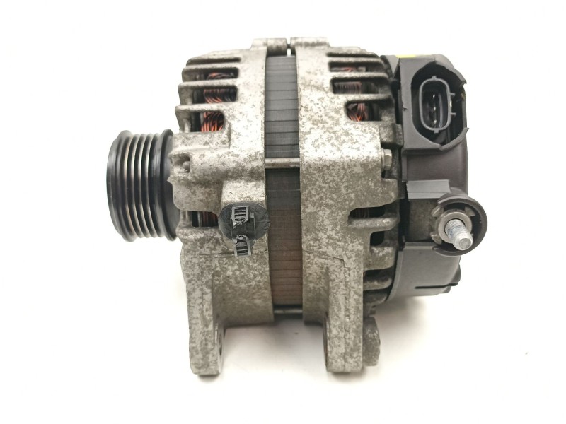 Recambio de alternador para kia carens iv 1.7 crdi referencia OEM IAM 373002A850 2611067 
