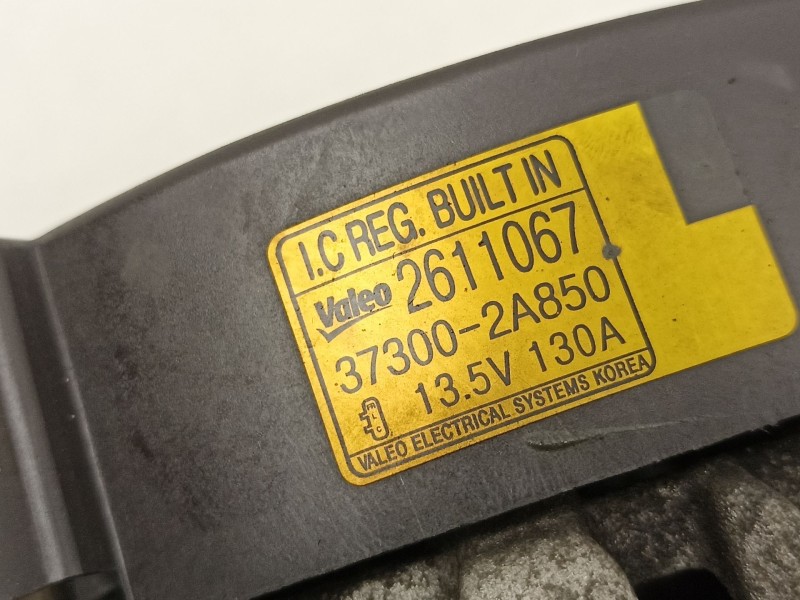 Recambio de alternador para kia carens iv 1.7 crdi referencia OEM IAM 373002A850 2611067 