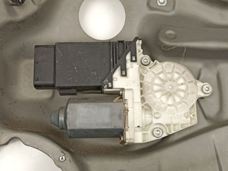 Recambio de elevalunas delantero derecho para volkswagen golf 1.9 tdi referencia OEM IAM 1J4837756F  