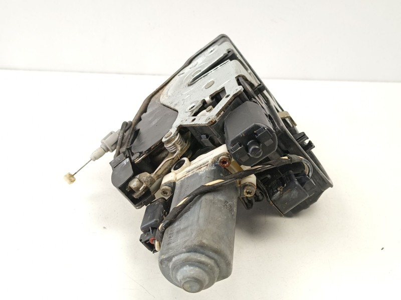 Recambio de cerradura puerta trasera izquierda para bmw 7 (e65, e66, e67) 735 i, li referencia OEM IAM 8240585  