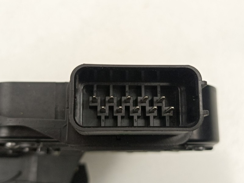 Recambio de cerradura puerta delantera derecha para volvo xc70 ii (136) d5 awd referencia OEM IAM 31253674  