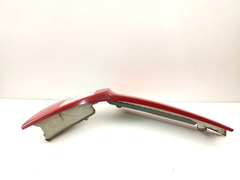 Recambio de piloto porton izquierdo para volvo xc70 ii (136) d5 awd referencia OEM IAM 31265455  