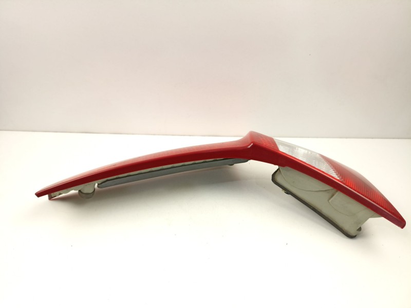 Recambio de piloto porton derecho para volvo xc70 ii (136) d5 awd referencia OEM IAM 31265456  