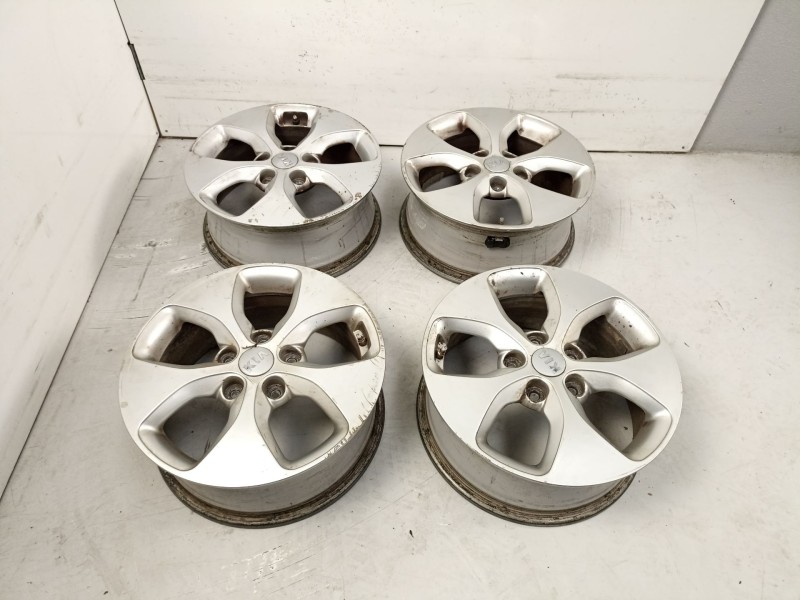 Recambio de juego llantas para kia carens iv 1.7 crdi referencia OEM IAM 52910A4150  