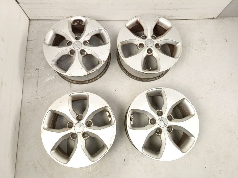 Recambio de juego llantas para kia carens iv 1.7 crdi referencia OEM IAM 52910A4150  