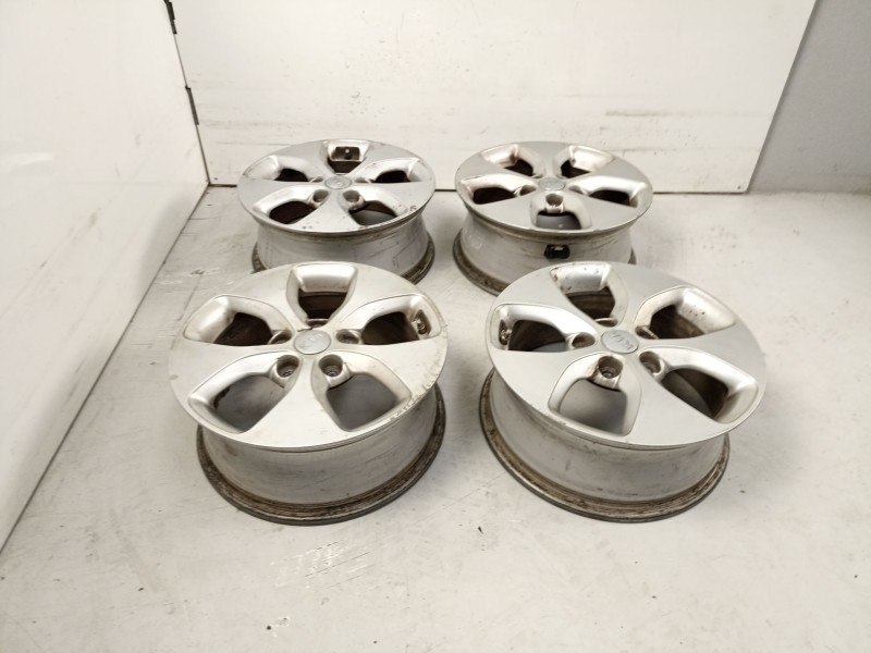 Recambio de juego llantas para kia carens iv 1.7 crdi referencia OEM IAM 52910A4150  