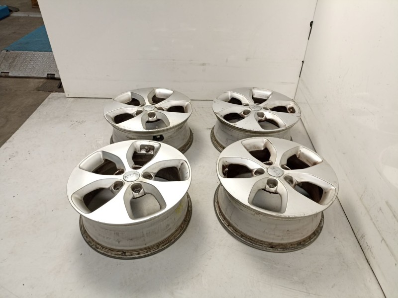 Recambio de juego llantas para kia carens iv 1.7 crdi referencia OEM IAM 52910A4150  