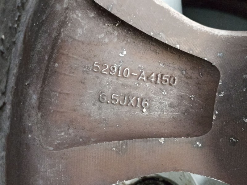 Recambio de juego llantas para kia carens iv 1.7 crdi referencia OEM IAM 52910A4150  