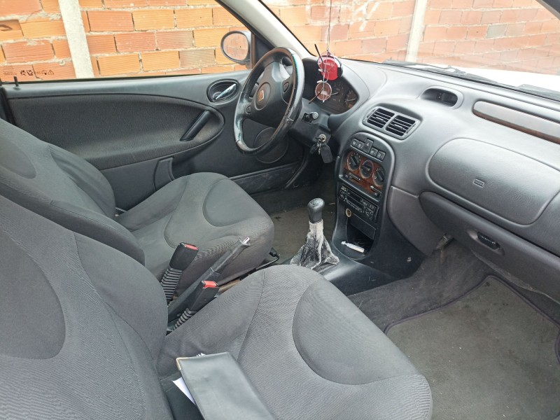 rover 25 i hatchback (rf) del año 2000