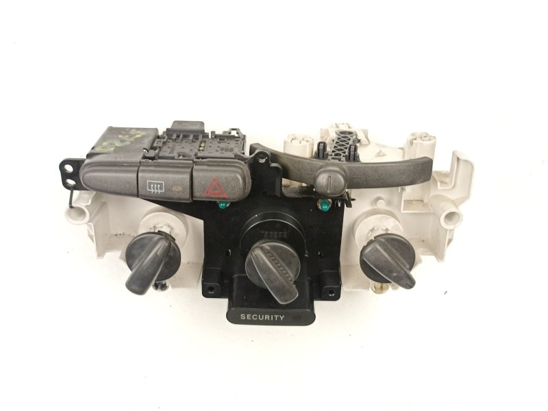 Recambio de mandos calefaccion aire para toyota yaris 1.0 g referencia OEM IAM 8401052100  