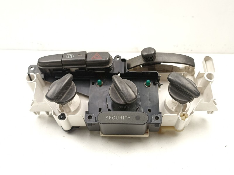 Recambio de mandos calefaccion aire para toyota yaris 1.0 g referencia OEM IAM 8401052100  
