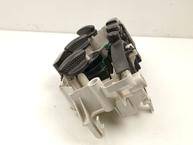 Recambio de mandos calefaccion aire para toyota yaris 1.0 g referencia OEM IAM 8401052100  