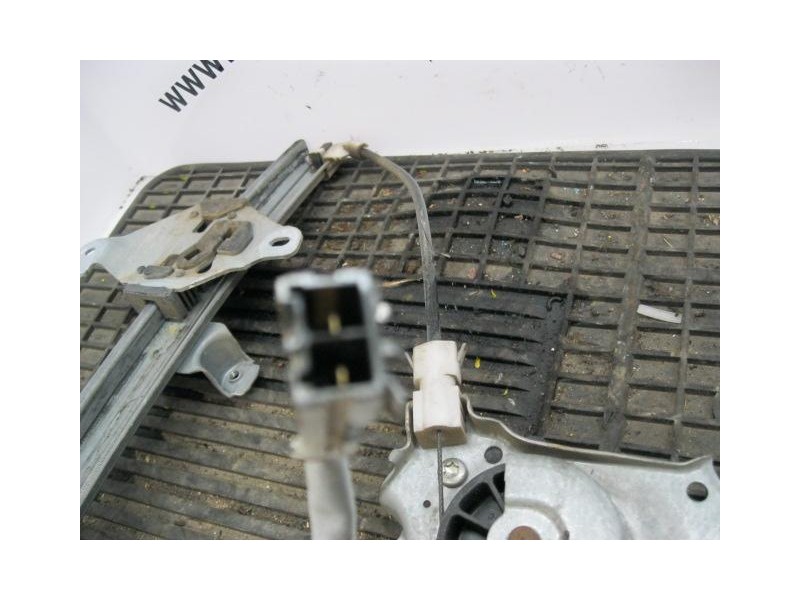 Recambio de elevalunas del-izdo : nissan primera : 1.6 g -ga16(99,28cv) 5p [2000] para nissan primera 1.6 g -ga16  5p referencia