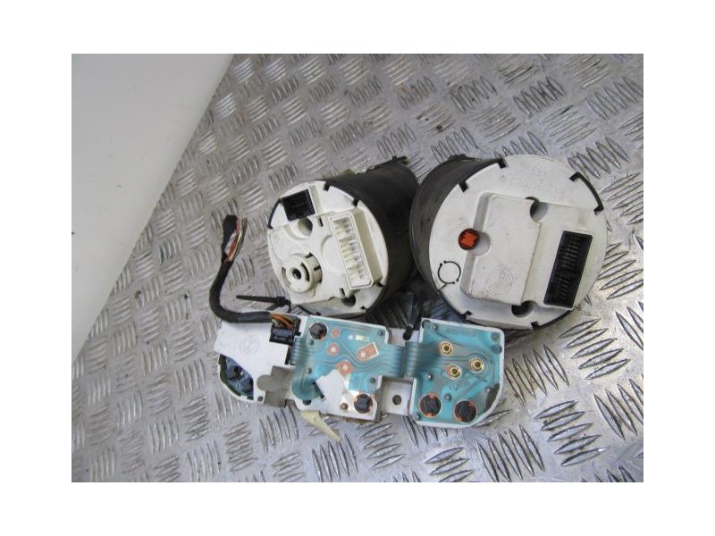 Recambio de cuadro instrumentos : alfa romeo 156 : 2.4 td/ ar32501 (136cv) 4p [1999] para alfa romeo 156 2.4 td/ ar32501 referen