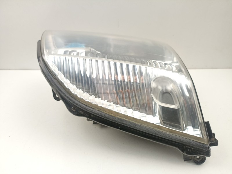 Recambio de faro derecho para nissan x-trail i (t30) 2.2 di 4x4 referencia OEM IAM 260108H925  