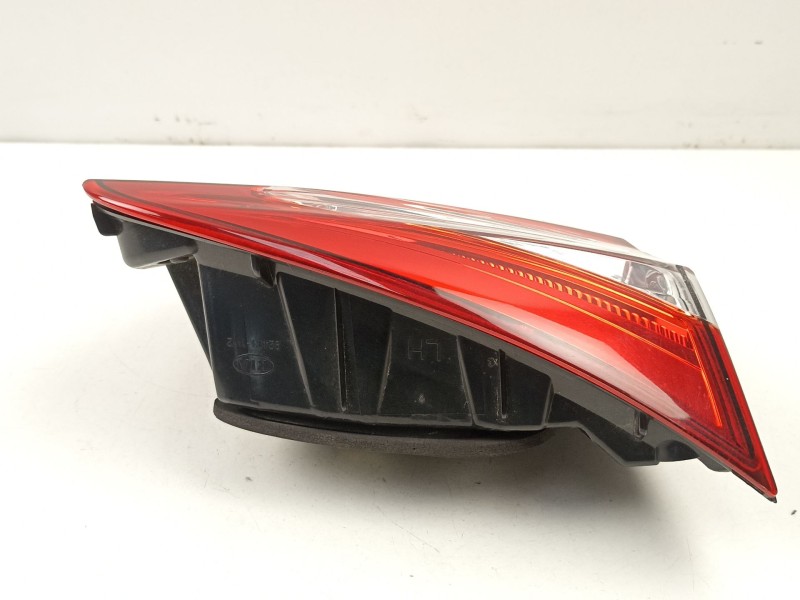 Recambio de piloto porton izquierdo para kia rio iii (ub) 1.2 cvvt referencia OEM IAM 924031W2  