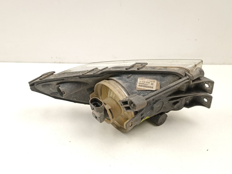 Recambio de antiniebla derecho para opel insignia a (g09) 2.0 cdti (68) referencia OEM IAM 13226829  