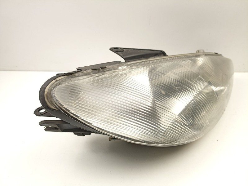 Recambio de faro derecho para peugeot 206 hatchback (2a/c) 1.9 d referencia OEM IAM 9640559480  