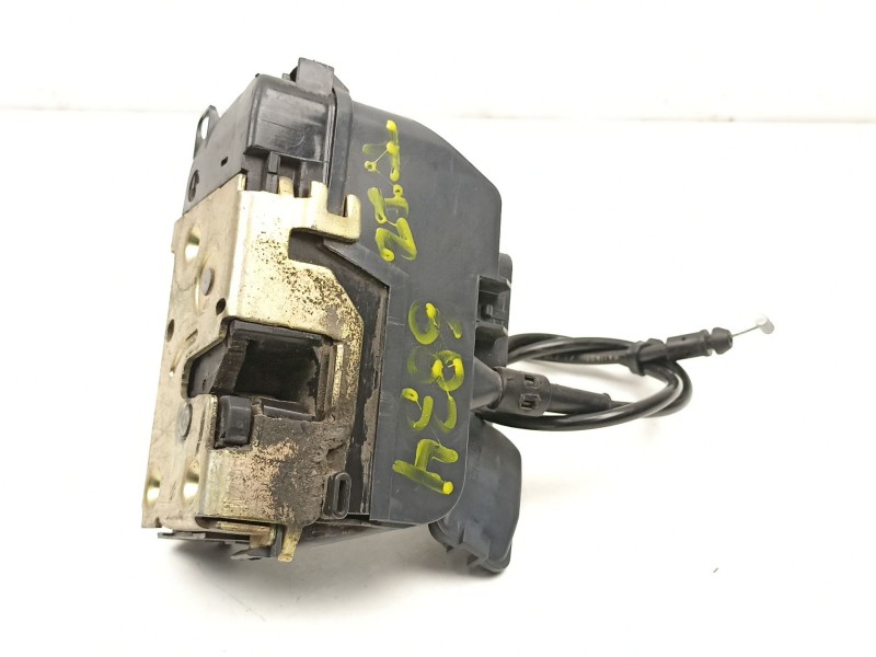 Recambio de cerradura puerta trasera izquierda para renault megane 1.9 dci referencia OEM IAM 8200028430  