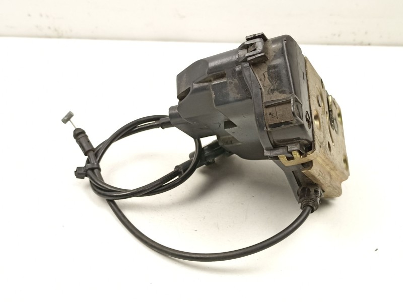 Recambio de cerradura puerta trasera izquierda para renault megane 1.9 dci referencia OEM IAM 8200028430  