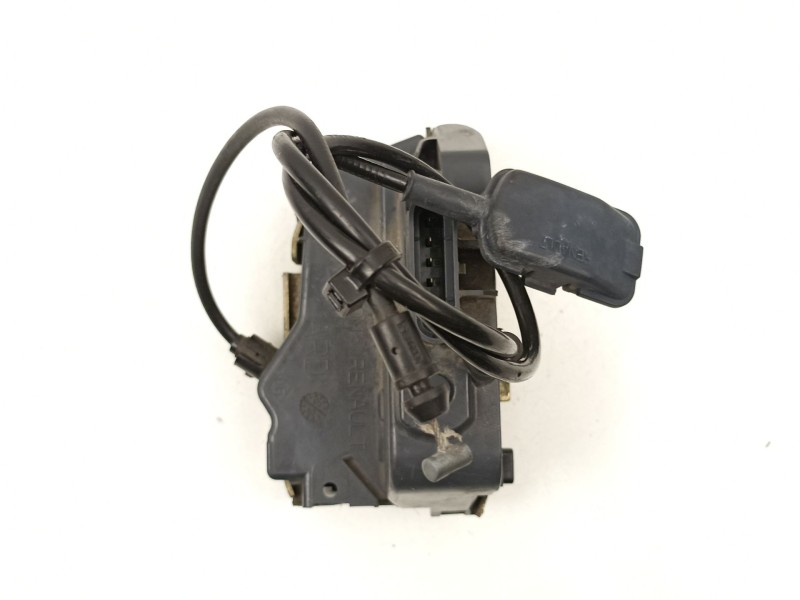 Recambio de cerradura puerta trasera derecha para renault megane 1.9 dci referencia OEM IAM 8200028429  