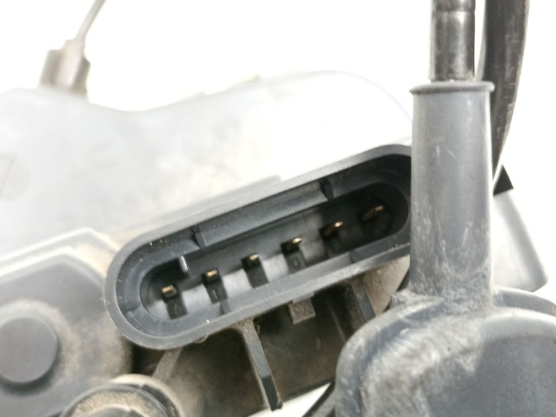 Recambio de cerradura puerta trasera derecha para renault megane 1.9 dci referencia OEM IAM 8200028429  