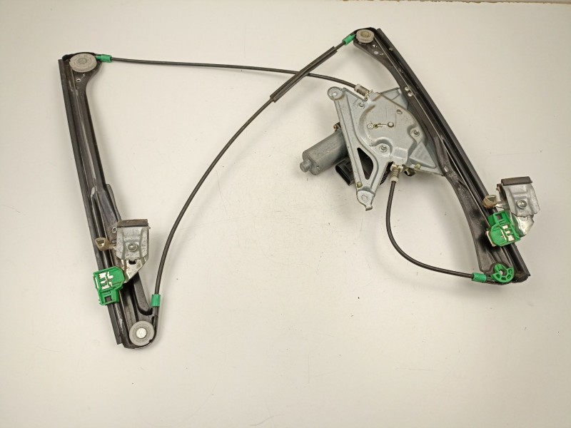 Recambio de elevalunas delantero derecho para audi a4 b5 (8d2) 1.9 tdi referencia OEM IAM 8D0837398D  