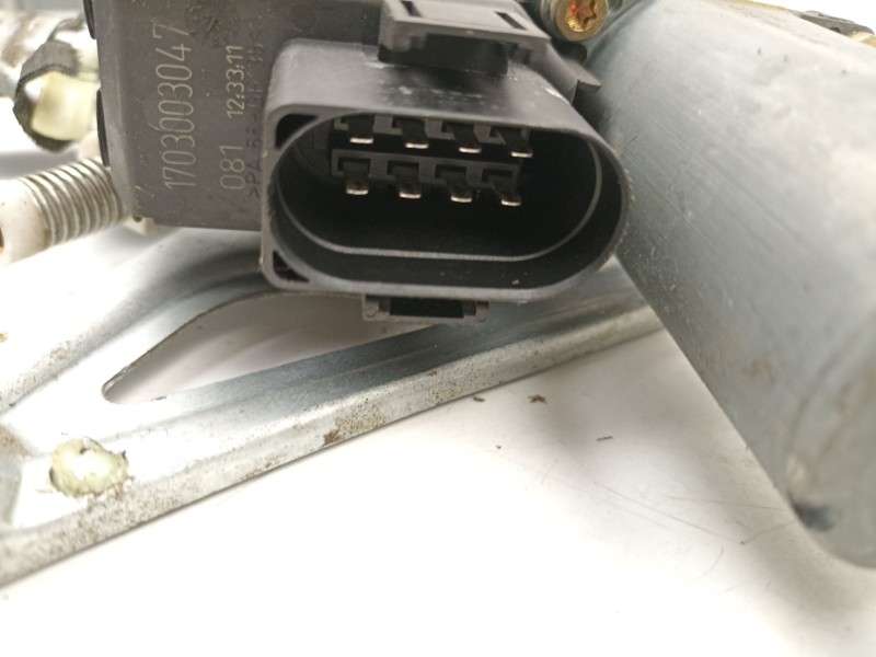 Recambio de elevalunas delantero derecho para audi a4 b5 (8d2) 1.9 tdi referencia OEM IAM 8D0837398D  