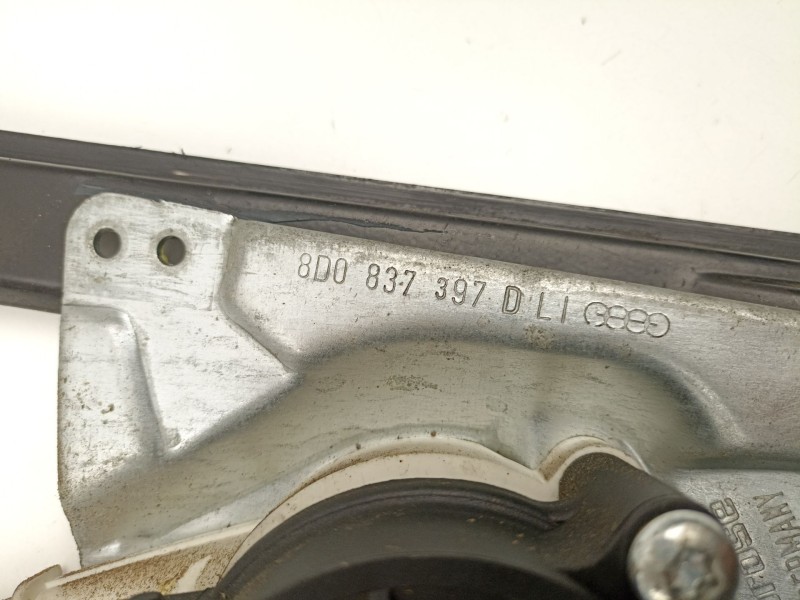 Recambio de elevalunas delantero izquierdo para audi a4 b5 (8d2) 1.9 tdi referencia OEM IAM 8D0837397D  