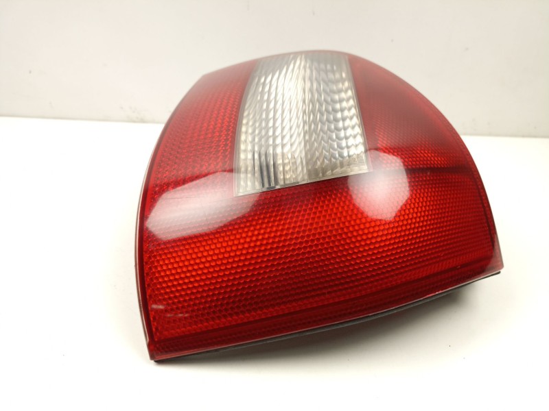 Recambio de piloto trasero derecho para audi a3 (8l1) 1.9 tdi referencia OEM IAM 8L0945096B  