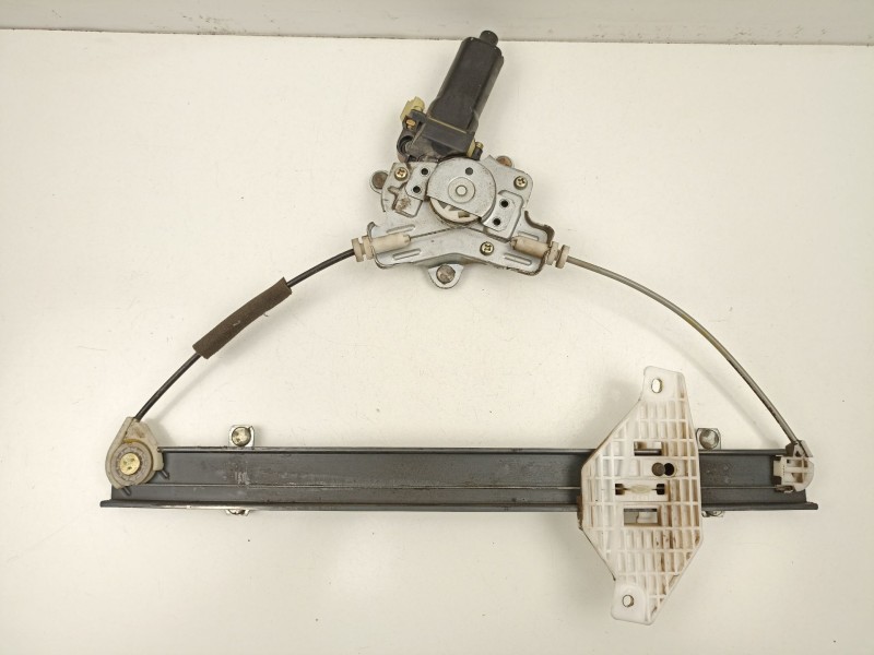 Recambio de elevalunas delantero derecho para hyundai accent 1.3 g referencia OEM IAM 8240425010  